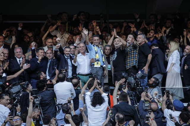 Ali Koç başkan oldu, stat coştu