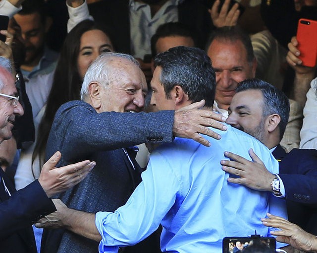 Ali Koç başkan oldu, stat coştu