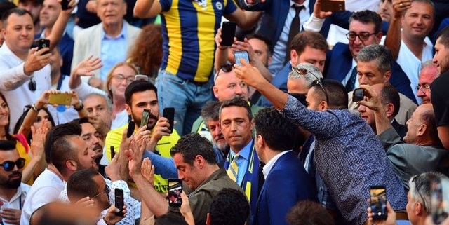 Ali Koç başkan oldu, stat coştu