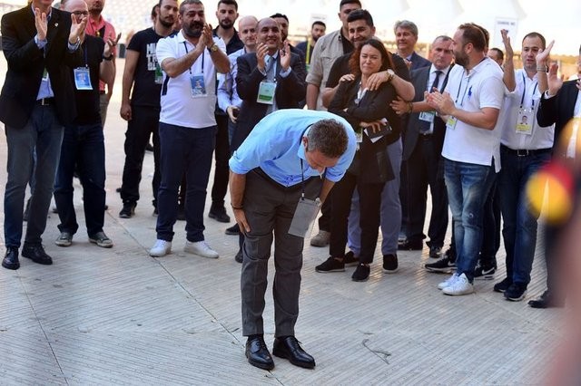 Ali Koç başkan oldu, stat coştu