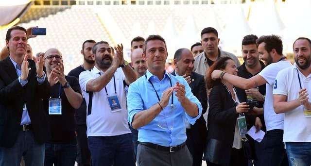Ali Koç başkan oldu, stat coştu