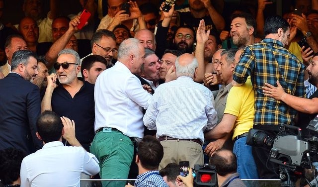 Ali Koç başkan oldu, stat coştu