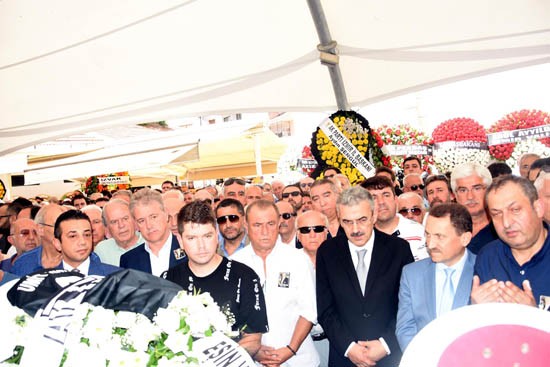 Futbol camiası Kayıhan'ı son yolculuğuna uğurladı