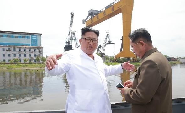 Kim Jong-un  ilk kez herkesin içinde eleştirdi
