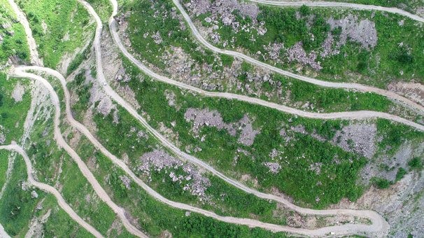 Trabzon'da dünyanın en tehlikeli yolunda doğa yürüyüşü