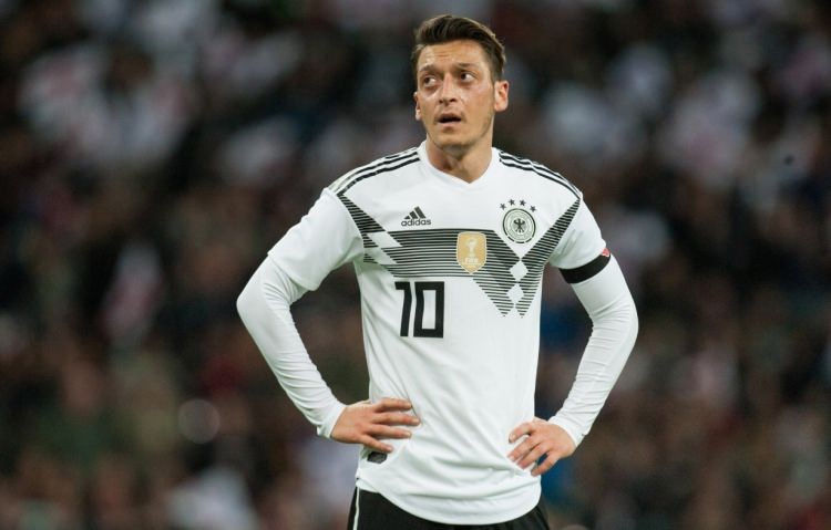 Mesut Özil'e Türkiye'den destek yağıyor!
