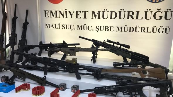 İşte Adnan Oktar'ın evinden çıkan silahlar