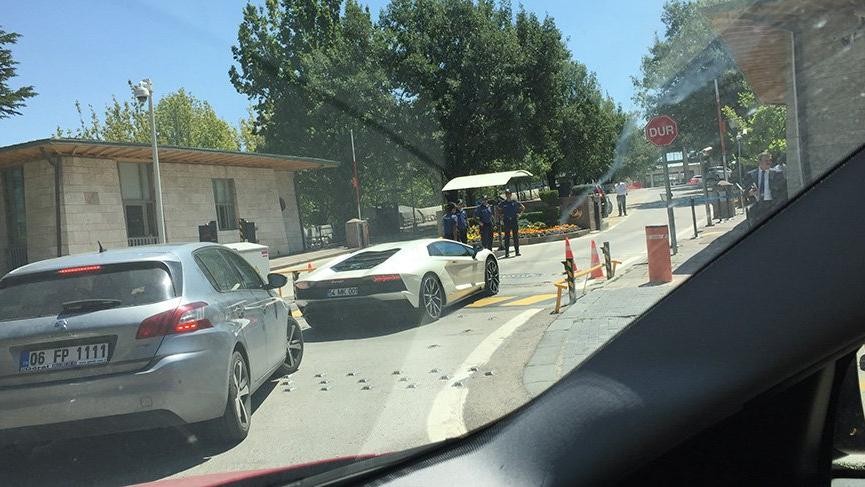 Kenan Sofuoğlu Meclise Lamborghini ile gitti