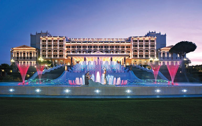 Mardan Palace Hotel çürümeye terk edildi