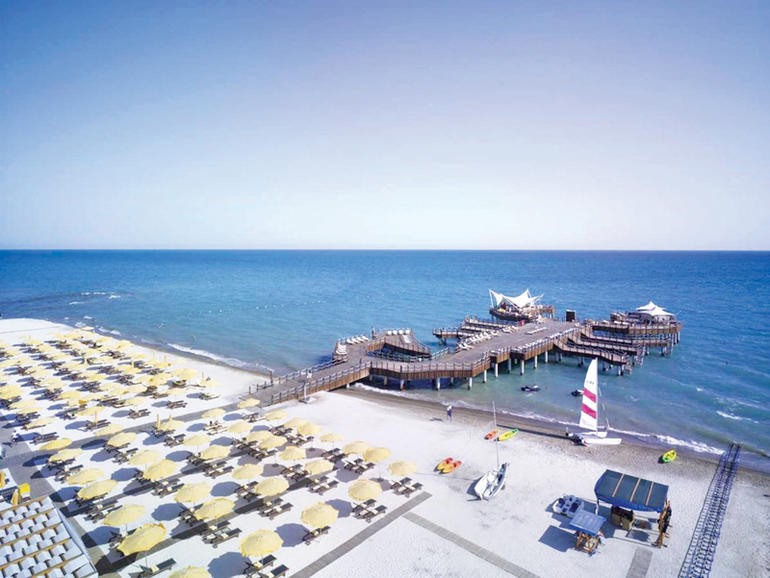 Mardan Palace Hotel çürümeye terk edildi