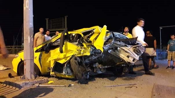 Bakırköy'de trafik kazası! Yaralılar var...