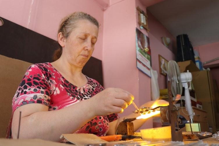 Çin'den 13 kuruşa alıyor, işleyip 5 liraya satıyorlar