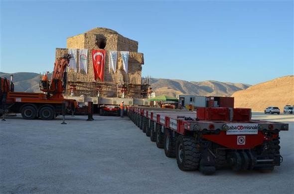 Tarihi hamam yeni yerine indiriliyor