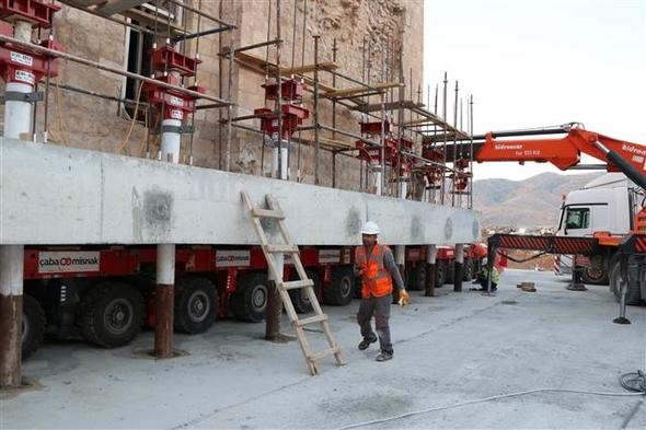 Tarihi hamam yeni yerine indiriliyor