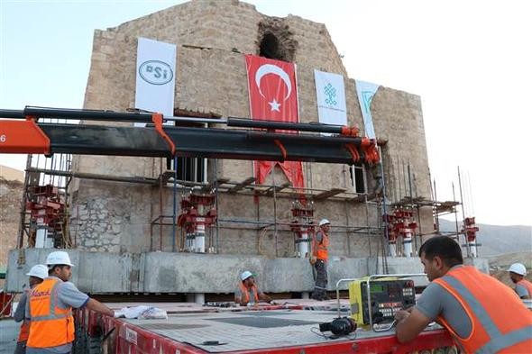Tarihi hamam yeni yerine indiriliyor