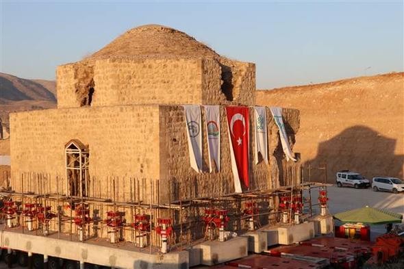 Tarihi hamam yeni yerine indiriliyor