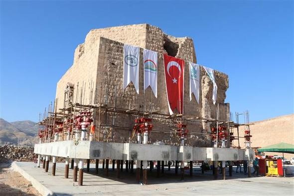 Tarihi hamam yeni yerine indiriliyor