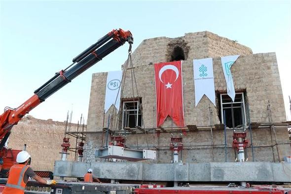 Tarihi hamam yeni yerine indiriliyor