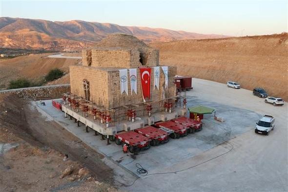 Tarihi hamam yeni yerine indiriliyor