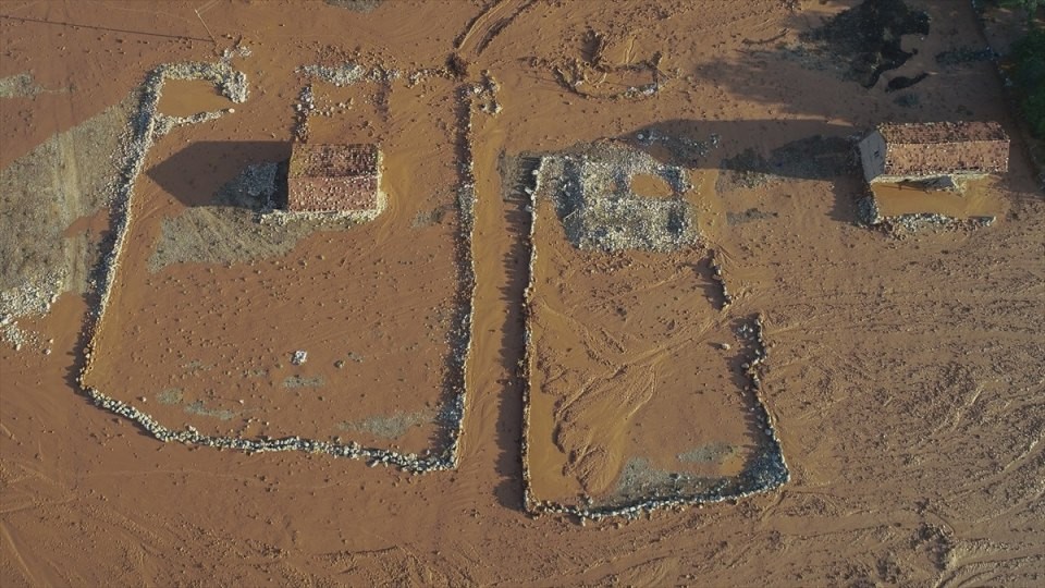 Elmalı ilçesi çamura battı! Korkunç görüntüler