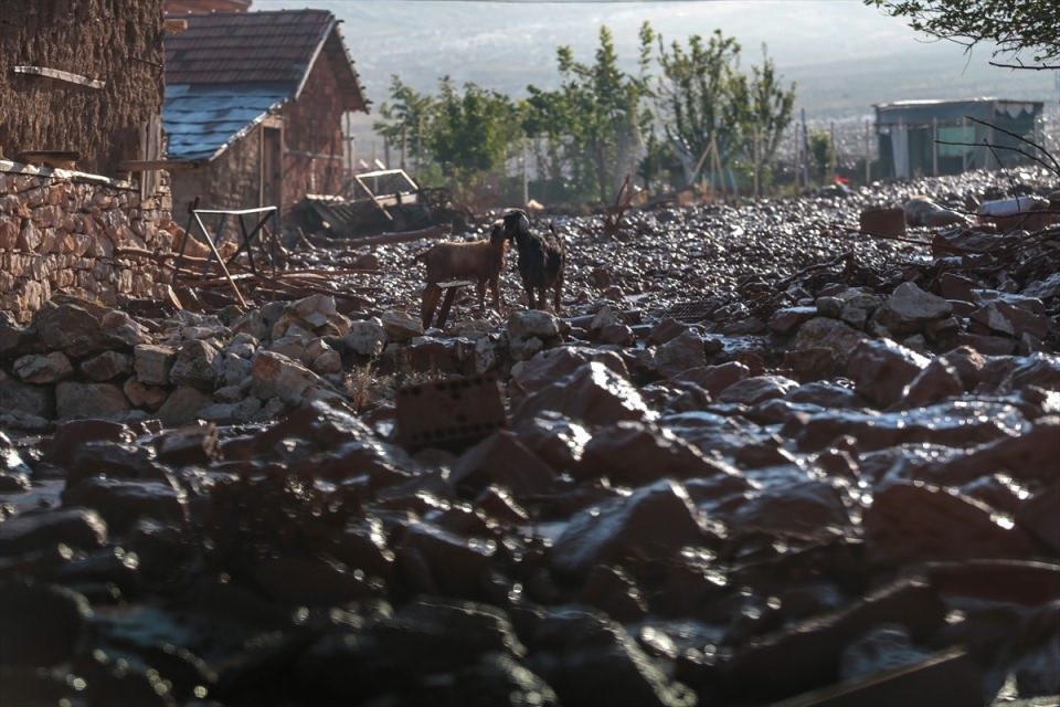Elmalı ilçesi çamura battı! Korkunç görüntüler