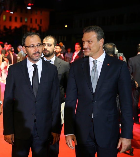 Ödül gecesinde yıldızlar geçidi