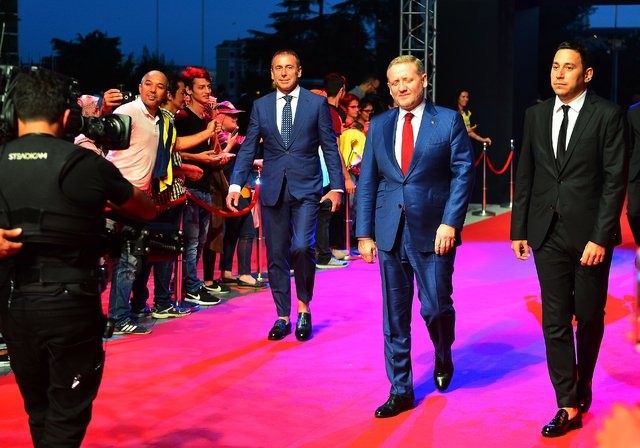 Ödül gecesinde yıldızlar geçidi