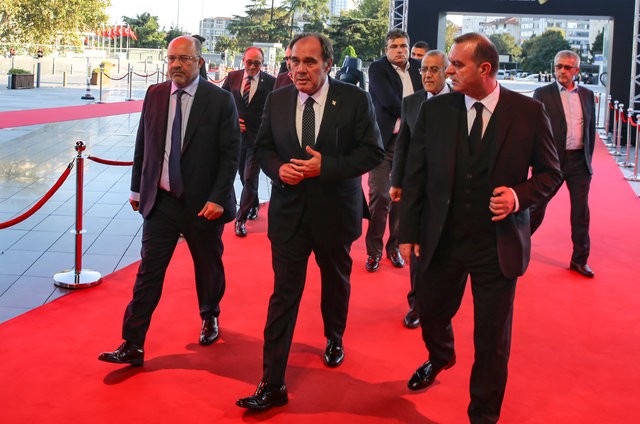 Ödül gecesinde yıldızlar geçidi