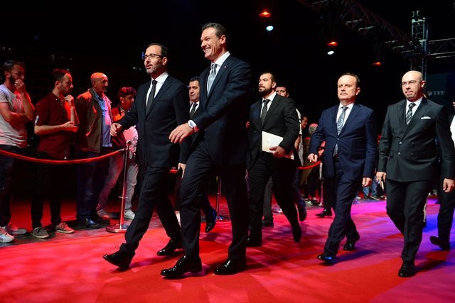 Ödül gecesinde yıldızlar geçidi