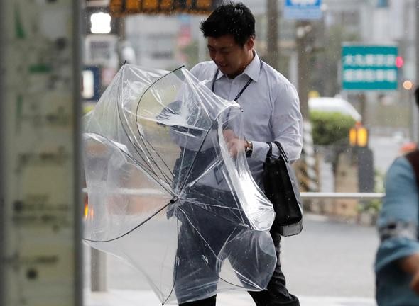 Japonya'da Jebi tayfunu: Yüz binlerce insan için tahliye emri
