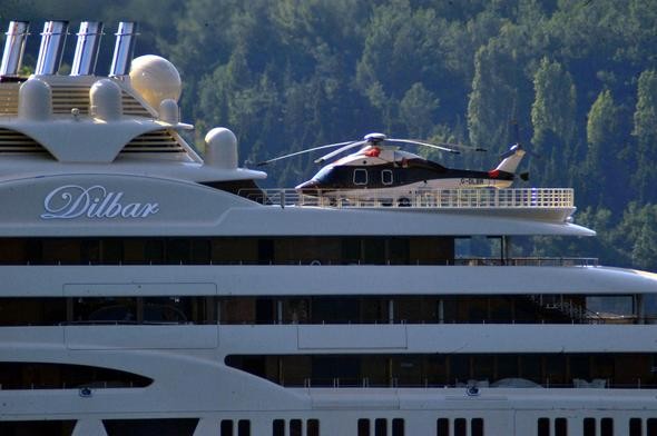 Güvertesindeki helikopter küçücük kaldı.. Büyüklüğü hayrete düşürdü