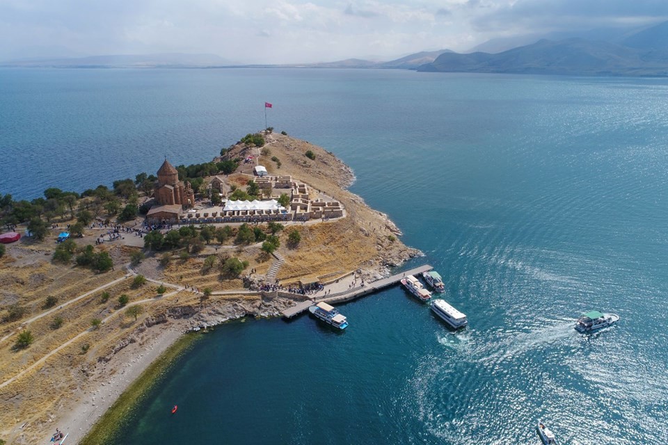 Akdamar'da 3 yıl aradan sonra ilk ayin
