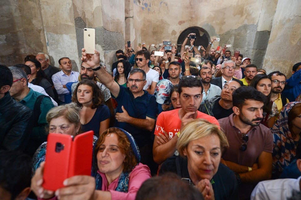 Akdamar'da 3 yıl aradan sonra ilk ayin