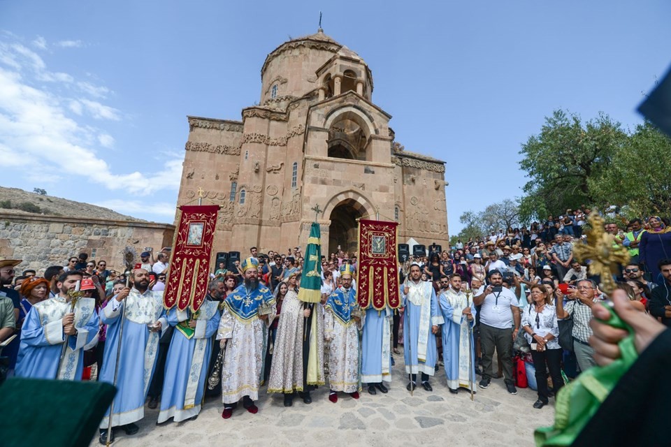 Akdamar'da 3 yıl aradan sonra ilk ayin