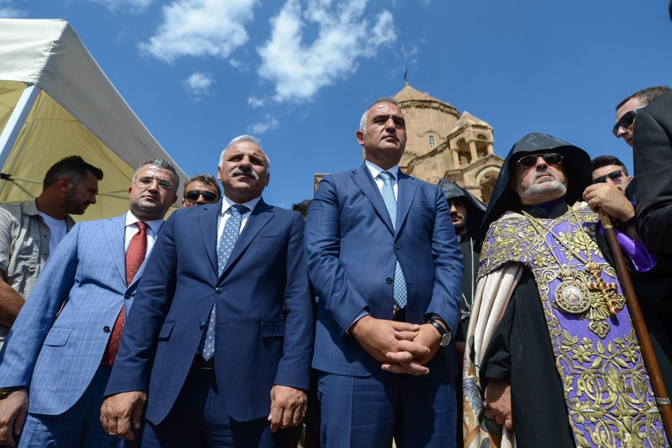 Akdamar'da 3 yıl aradan sonra ilk ayin