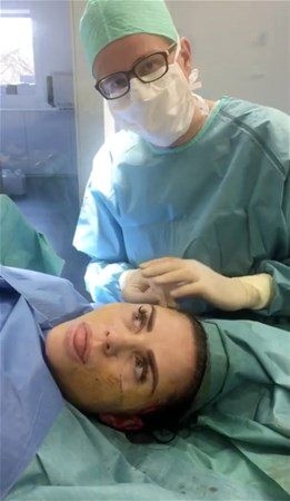 Operasyon sırasında doktoruyla sohbet etmişti! İşte son hali