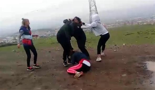 İki genç kıza korkunç işkence! Görüntüler ortaya çıktı
