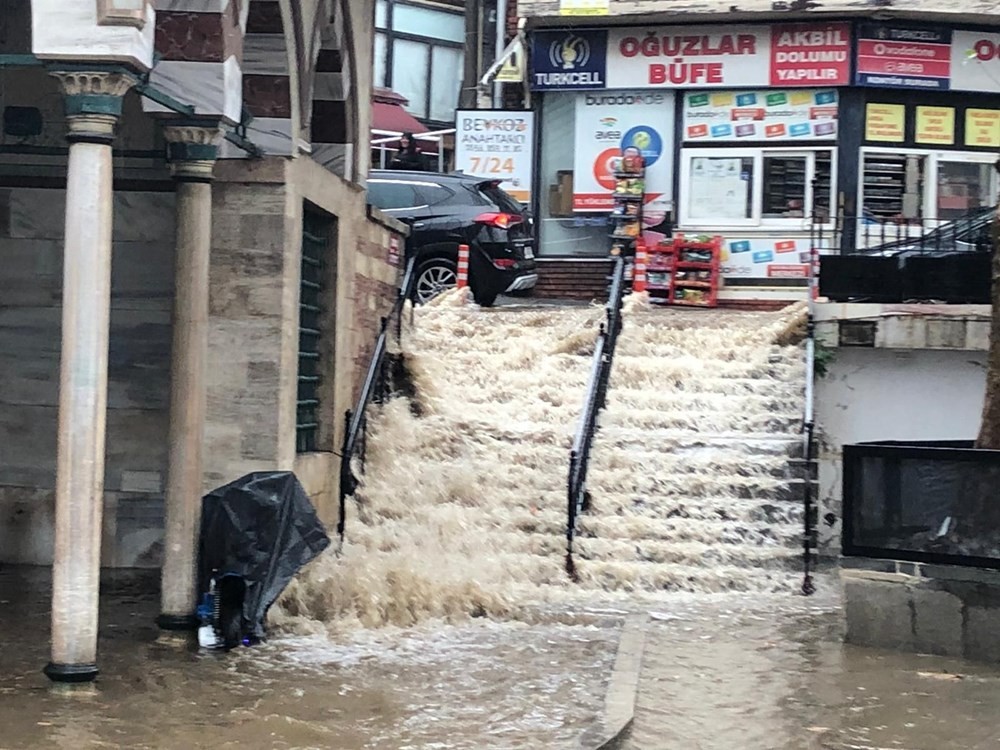 Beykoz ve Sarıyer'de yollar göle döndü