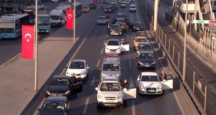 Saat 9'u 5 geçe Türkiye'de hayat durdu