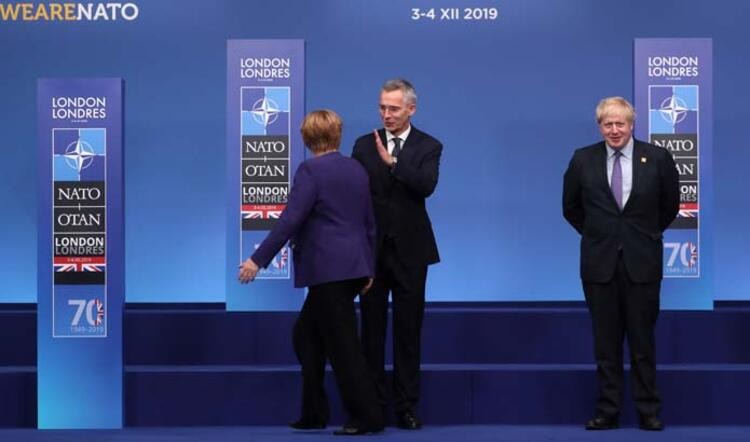NATO zirvesinden dikkat çeken kareler!