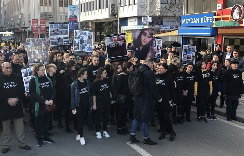Çorlu'daki tren kazası kurbanlarının yakınları yürüdü