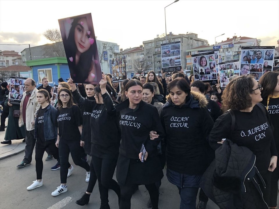 Çorlu'daki tren kazası kurbanlarının yakınları yürüdü
