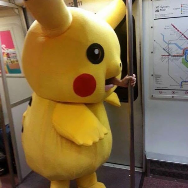 Metroda cansız mankenle kavga! 