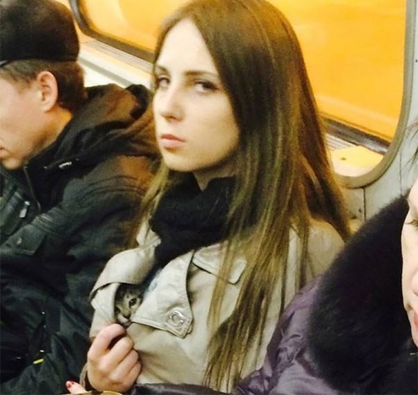 Metroda cansız mankenle kavga! 