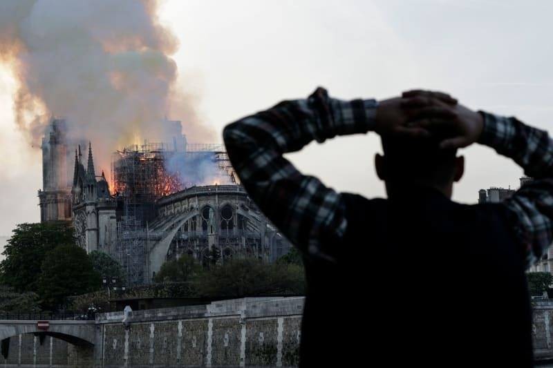 Notre Dame Katedrali yangın sonrası içeriden ilk kez görüntülendi!