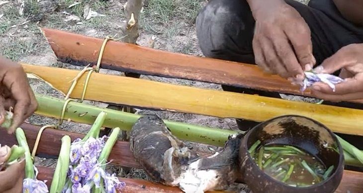 Hindistan cevizi ve karpuzun içinde yemek yaptı!