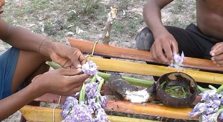 Hindistan cevizi ve karpuzun içinde yemek yaptı!