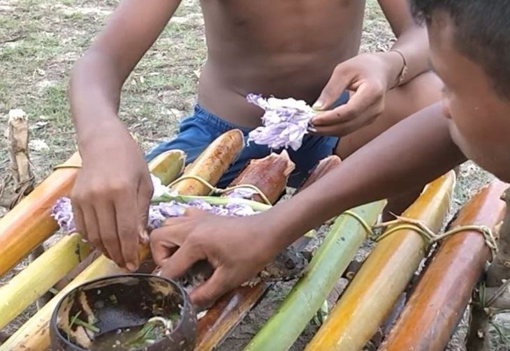 Hindistan cevizi ve karpuzun içinde yemek yaptı!