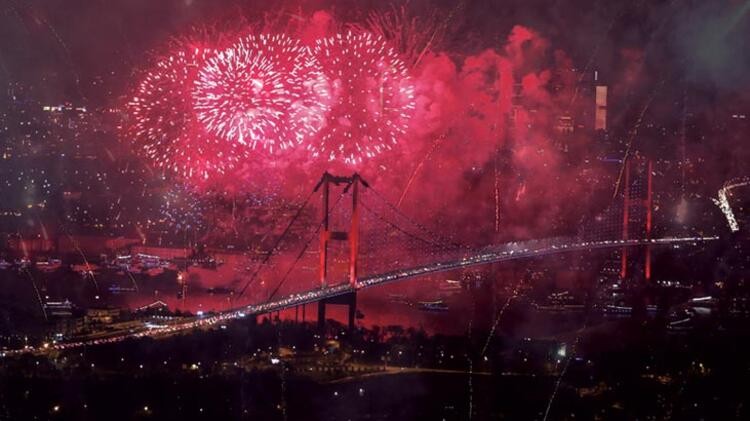 Nefes kesen kareler! İstanbul'da yeni yıl coşkusu