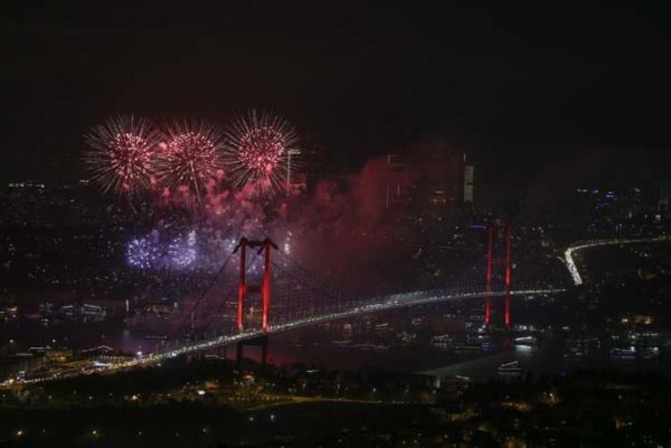 Nefes kesen kareler! İstanbul'da yeni yıl coşkusu